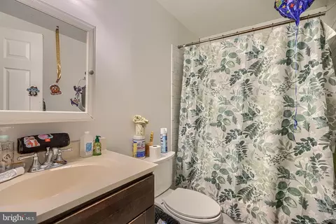 Bath - 316 S Broadway, Baltimore, MD 21231 photo 3 of 5