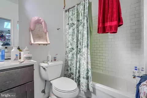 Bath - 316 S Broadway, Baltimore, MD 21231 photo 5 of 5