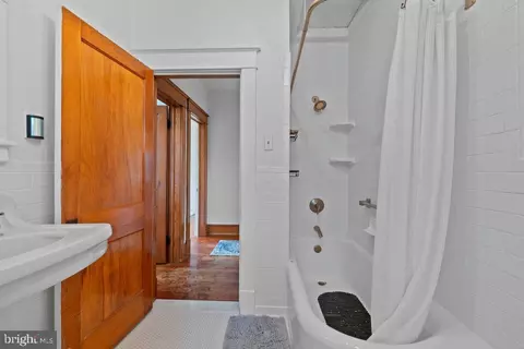 Bath - 5606 Hilltop Ave, Baltimore, MD 21206 photo 3 of 3