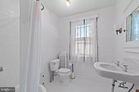 Bath - 5606 Hilltop Ave, Baltimore, MD 21206 photo 2 of 3