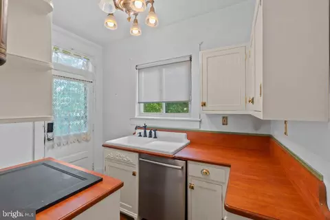 Kitchen - 5606 Hilltop Ave, Baltimore, MD 21206 photo 4 of 5