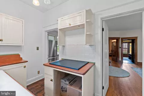 Entry Way - 5606 Hilltop Ave, Baltimore, MD 21206 photo 8 of 19