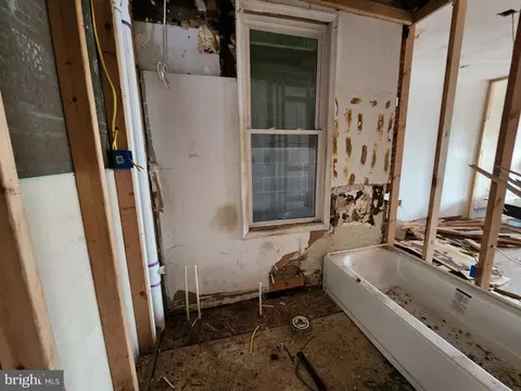 Bath - 2932 Greenmount Ave, Baltimore, MD 21218 photo 1 of 1