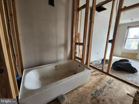 Entry Way - 2932 Greenmount Ave, Baltimore, MD 21218 photo 7 of 12