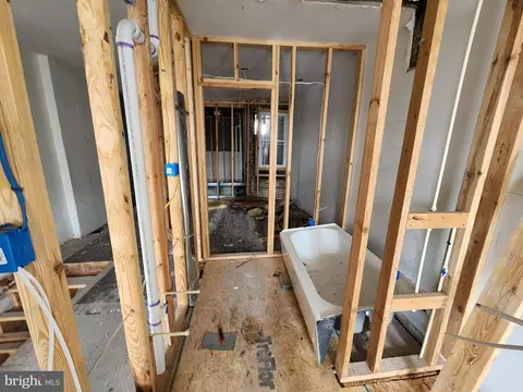 Entry Way - 2932 Greenmount Ave, Baltimore, MD 21218 photo 9 of 12