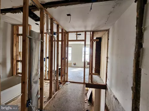 Entry Way - 2932 Greenmount Ave, Baltimore, MD 21218 photo 6 of 12