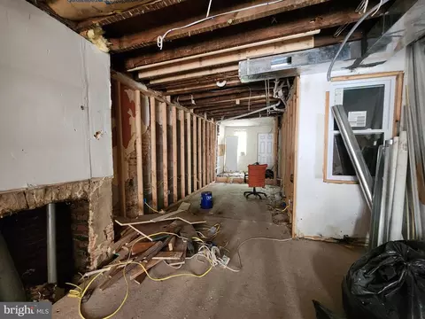 Entry Way - 2932 Greenmount Ave, Baltimore, MD 21218 photo 3 of 12