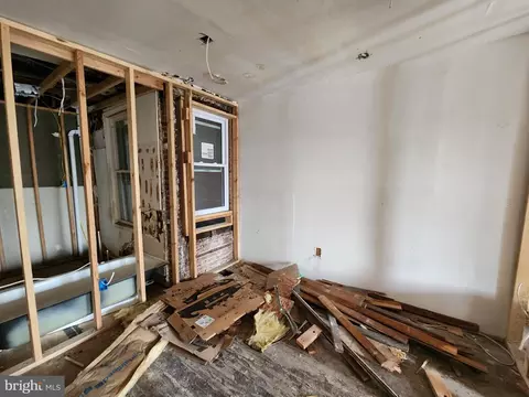Entry Way - 2932 Greenmount Ave, Baltimore, MD 21218 photo 10 of 12
