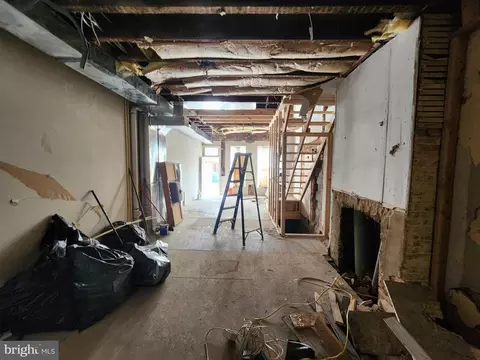 Entry Way - 2932 Greenmount Ave, Baltimore, MD 21218 photo 5 of 12