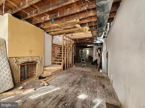 Entry Way - 2932 Greenmount Ave, Baltimore, MD 21218 photo 1 of 12