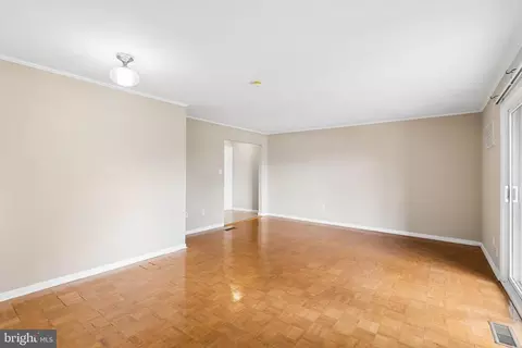 Living - 6431 Walther Ave #E, Baltimore, MD 21206 photo 3 of 4