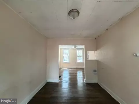 Living - 3418 Elmora Ave, Baltimore, MD 21213 photo 3 of 4