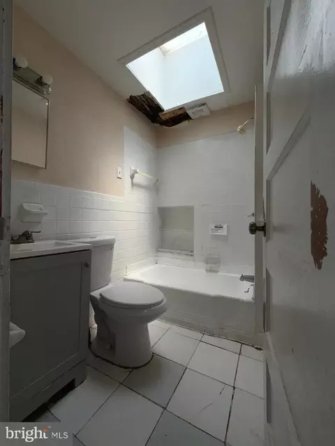 Bath - 3418 Elmora Ave, Baltimore, MD 21213 photo 1 of 1