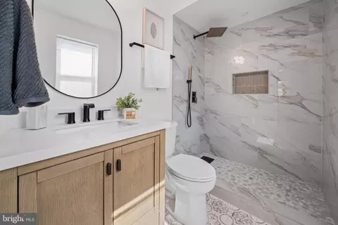Bath - 700 Belgian Ave, Baltimore, MD 21218 photo 1 of 4