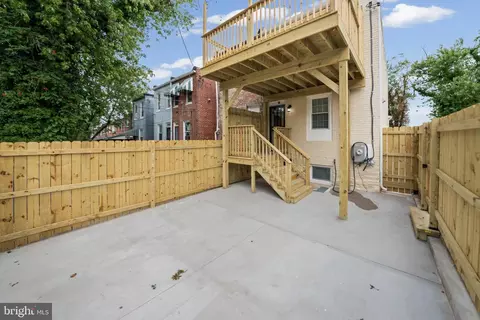 Exterior - 700 Belgian Ave, Baltimore, MD 21218 photo 5 of 7