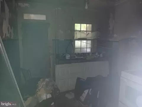 709 Appleton St, Baltimore, MD 21217 photo 3