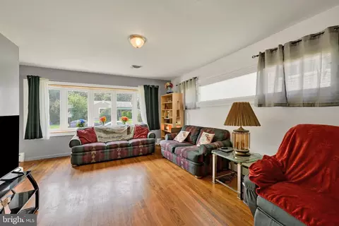 Living - 5713 Anthony Ave, Baltimore, MD 21206 photo 2 of 3