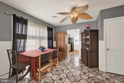 Entry Way - 5713 Anthony Ave, Baltimore, MD 21206 photo 1 of 2