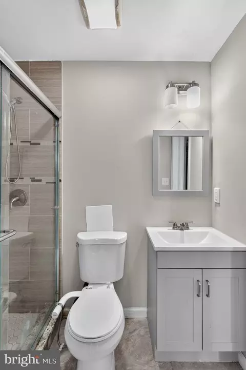 Bath - 2804 Ruscombe Ln, Baltimore, MD 21215 photo 2 of 3