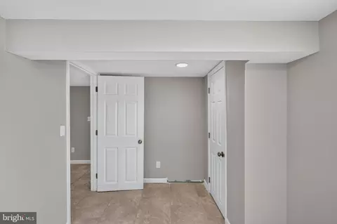 Entry Way - 2804 Ruscombe Ln, Baltimore, MD 21215 photo 17 of 19