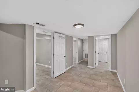 Entry Way - 2804 Ruscombe Ln, Baltimore, MD 21215 photo 18 of 19
