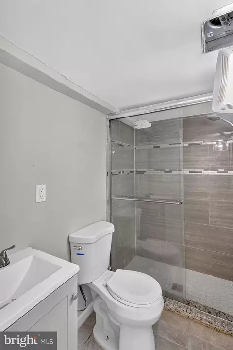 Bath - 2804 Ruscombe Ln, Baltimore, MD 21215 photo 3 of 3