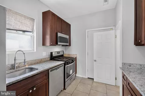Entry Way - 2804 Ruscombe Ln, Baltimore, MD 21215 photo 2 of 19