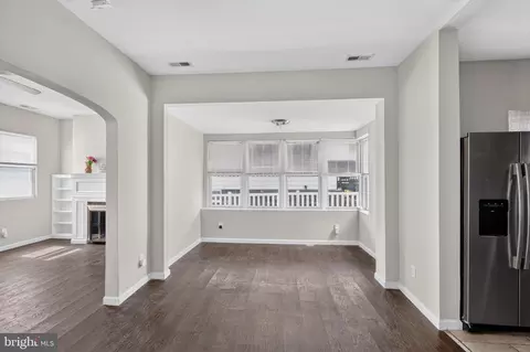 Entry Way - 2804 Ruscombe Ln, Baltimore, MD 21215 photo 4 of 19