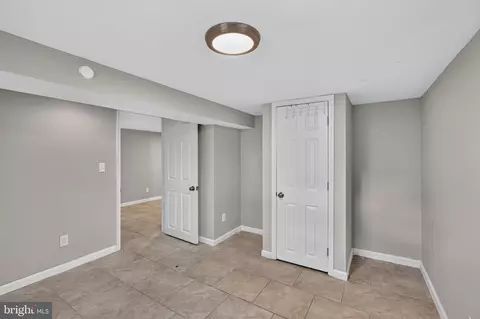 Entry Way - 2804 Ruscombe Ln, Baltimore, MD 21215 photo 16 of 19