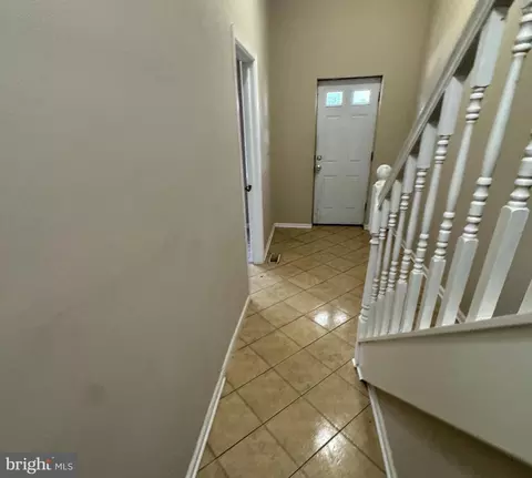 Entry Way - 3907 Fairview Ave, Baltimore, MD 21216 photo 5 of 8