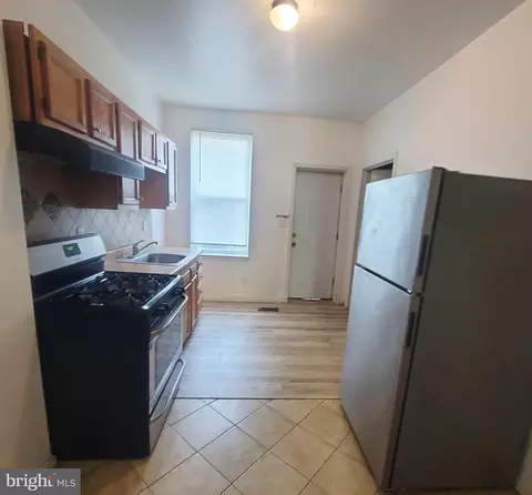 Entry Way - 3907 Fairview Ave, Baltimore, MD 21216 photo 3 of 8