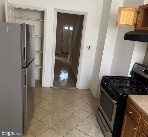 Entry Way - 3907 Fairview Ave, Baltimore, MD 21216 photo 2 of 8