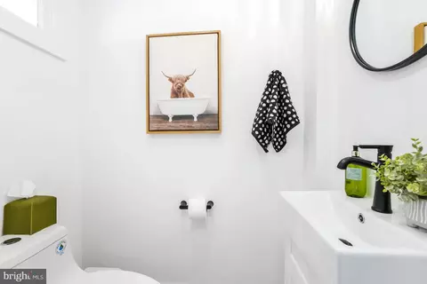 Bath - 1237 Hull St #1, Baltimore, MD 21230 photo 1 of 4