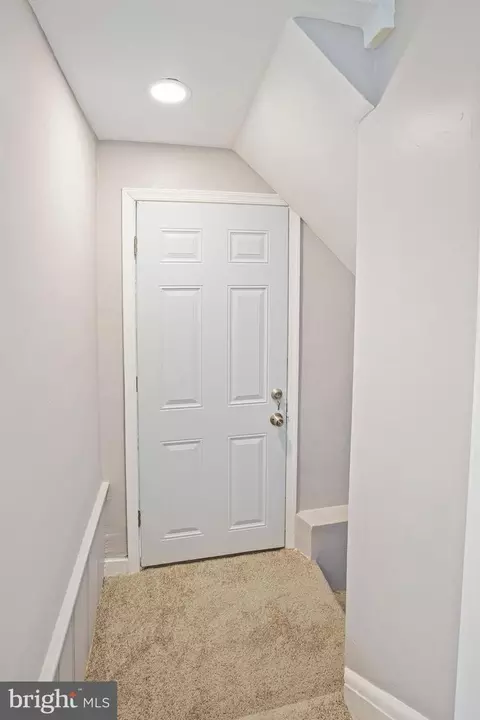 Entry Way - 900 E Belvedere Ave, Baltimore, MD 21212 photo 3 of 3