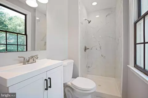 Bath - 900 E Belvedere Ave, Baltimore, MD 21212 photo 1 of 8