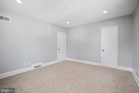 Bedroom - 900 E Belvedere Ave, Baltimore, MD 21212 photo 7 of 9