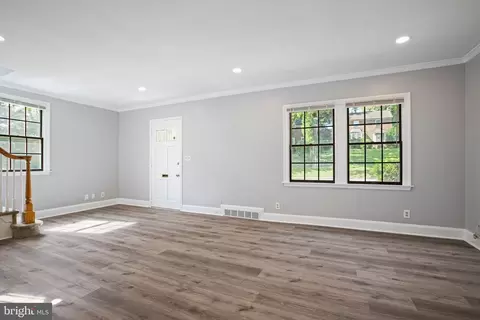 Living - 900 E Belvedere Ave, Baltimore, MD 21212 photo 7 of 8