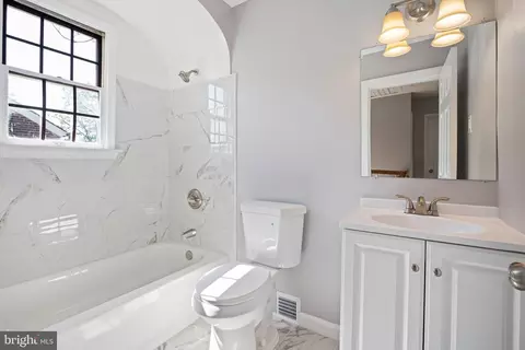 Bath - 900 E Belvedere Ave, Baltimore, MD 21212 photo 6 of 8