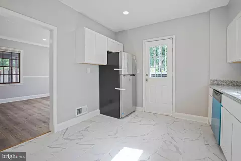 Entry Way - 900 E Belvedere Ave, Baltimore, MD 21212 photo 1 of 3
