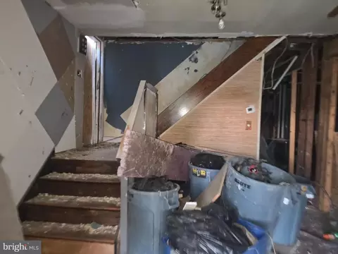 Entry Way - 3305 Elgin Ave, Baltimore, MD 21216 photo 1 of 16
