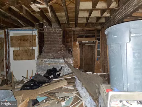 Entry Way - 3305 Elgin Ave, Baltimore, MD 21216 photo 2 of 16