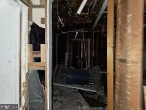 Entry Way - 3305 Elgin Ave, Baltimore, MD 21216 photo 4 of 16