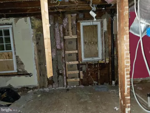 Entry Way - 3305 Elgin Ave, Baltimore, MD 21216 photo 11 of 16
