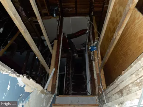 Entry Way - 3305 Elgin Ave, Baltimore, MD 21216 photo 5 of 16