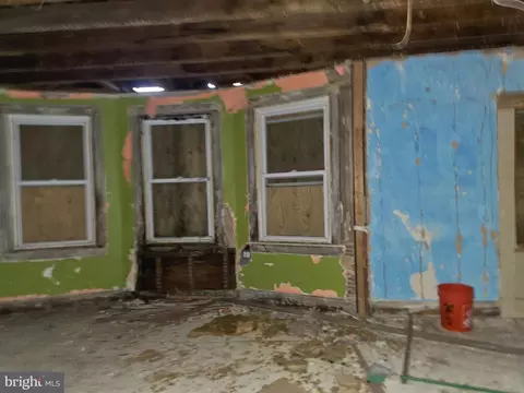Entry Way - 3305 Elgin Ave, Baltimore, MD 21216 photo 13 of 16