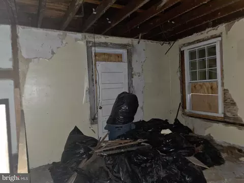 Entry Way - 3305 Elgin Ave, Baltimore, MD 21216 photo 12 of 16