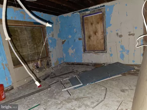 Entry Way - 3305 Elgin Ave, Baltimore, MD 21216 photo 7 of 16