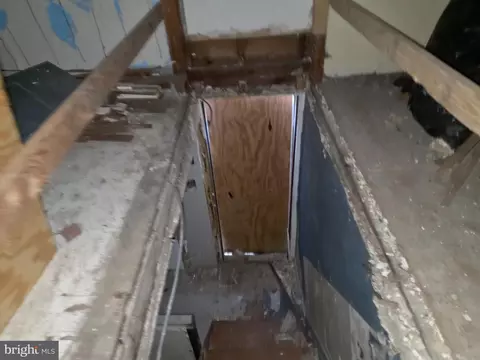 Entry Way - 3305 Elgin Ave, Baltimore, MD 21216 photo 9 of 16