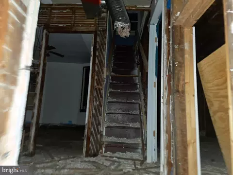 Entry Way - 3305 Elgin Ave, Baltimore, MD 21216 photo 6 of 16