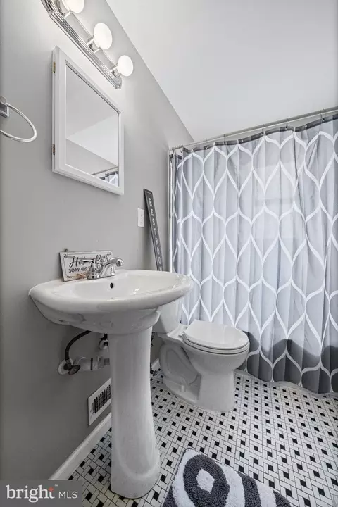 Bath - 4767 Shamrock Ave, Baltimore, MD 21206 photo 1 of 1